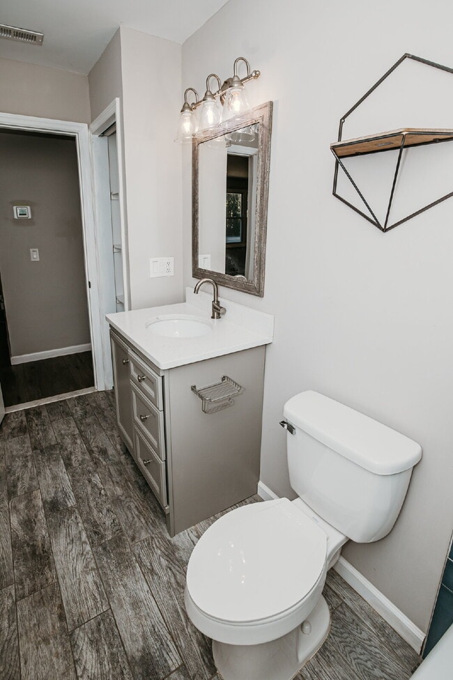 Building Photo - 3-Bedroom with 2 Full Baths Home in Charleston – Spacious 1,752 Sq