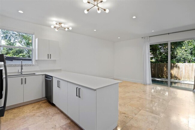 Building Photo - 2786 SW 34th Ave