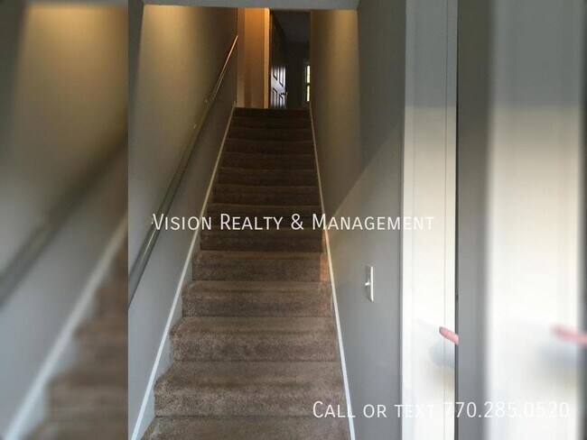 Building Photo - 3BR/2BA Duplex Home