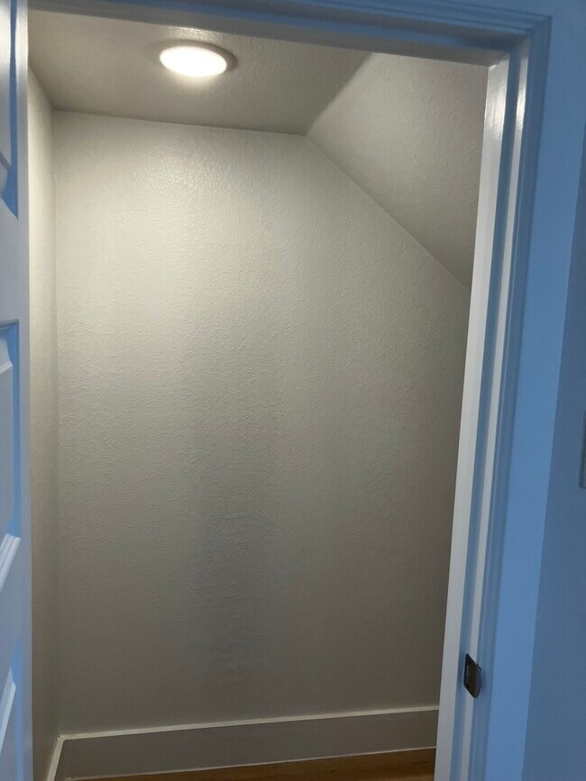 Building Photo - 1225 Marc Pl