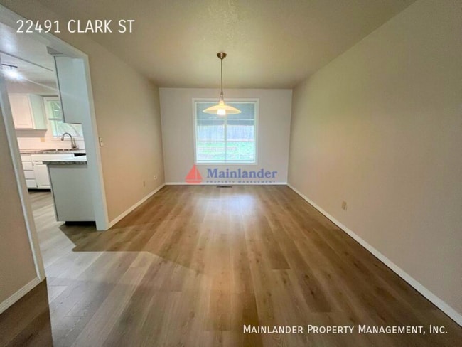 Building Photo - Beautifully Updated West Linn Home Near West Linn High School