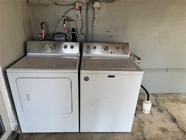 Building Photo - 816 Beech Rd