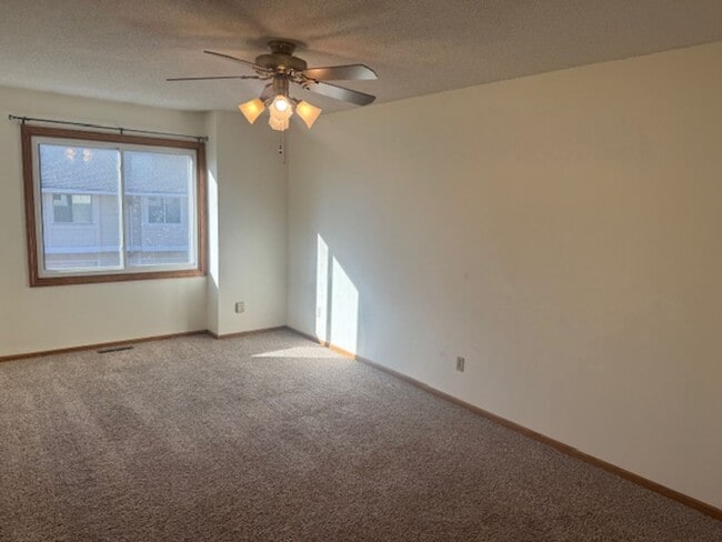 Building Photo - Beautifully Updated 3 Bed, 2 Bath, 2 Car Garage End Unit Townhome with Vaulted Ceilings