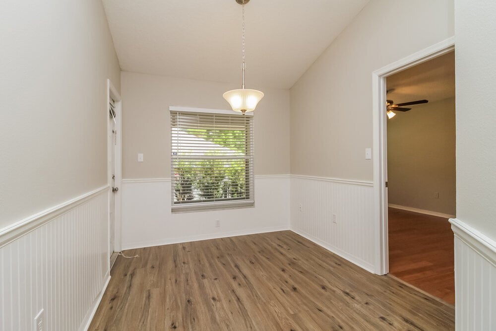Building Photo - 611 Chautauqua Dr