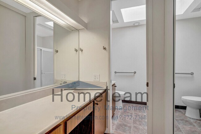 Building Photo - 2 BR/ 2BA 1380 SQFT Point Loma / La Playa ...