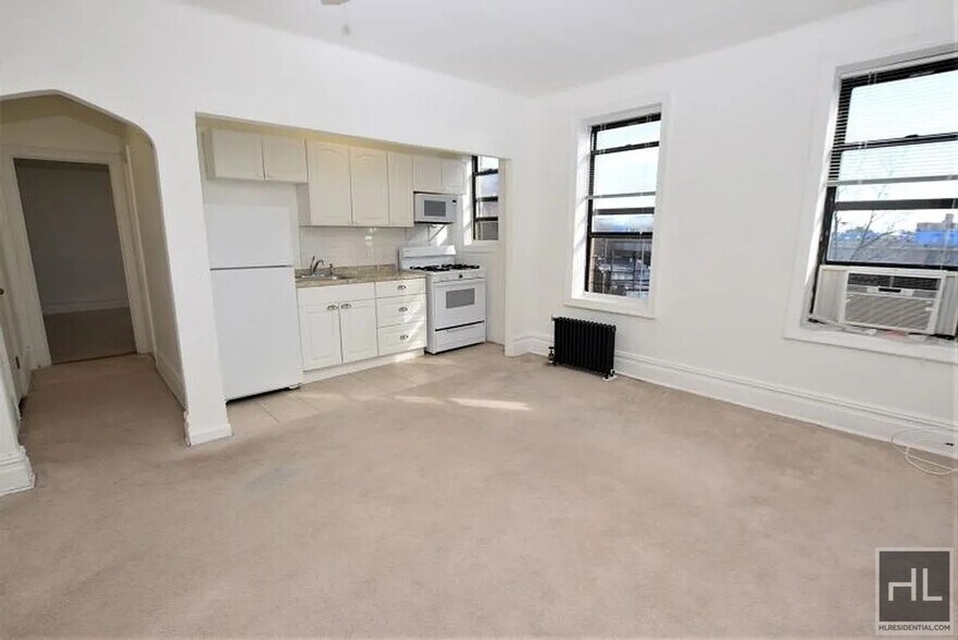 Building Photo - 43 AVENUE