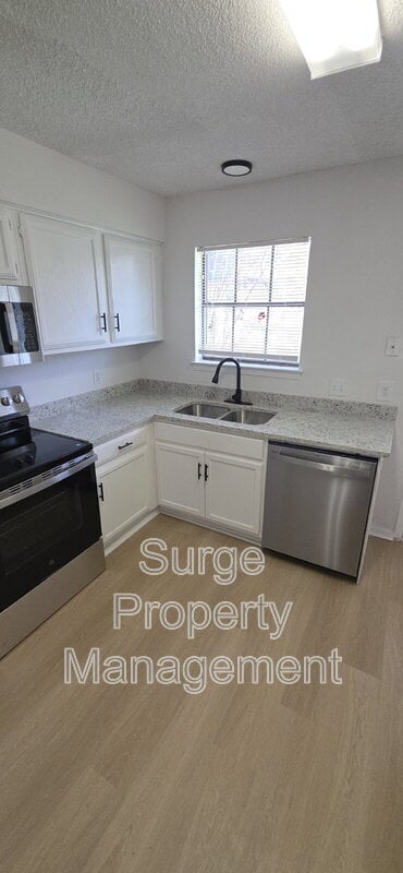 Building Photo - 227 Vista Way