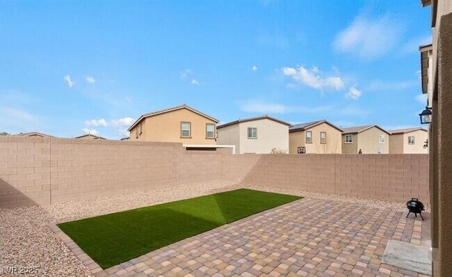 Building Photo - 7462 Dragonfruit Ave