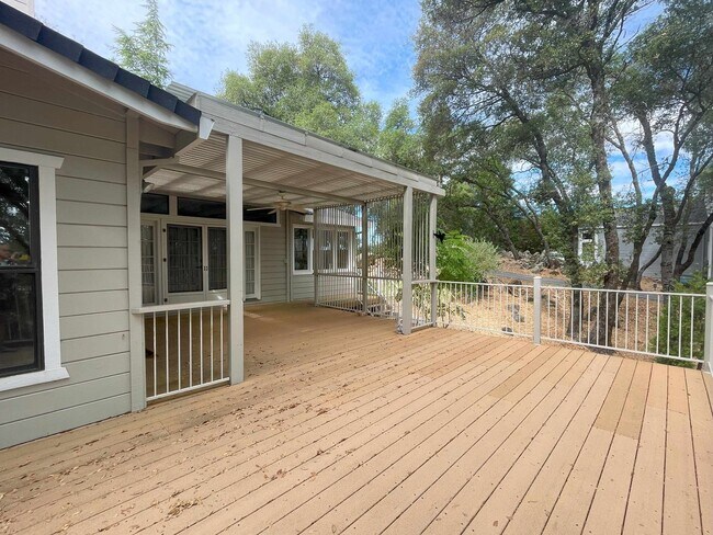 Building Photo - Short term 4-8 mo.  rental-Lake view 3 bedroom, 3 bath plus office in Lake Wildwood, Penn Valley, CA