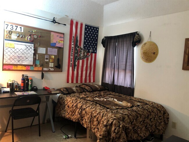 Building Photo - 8715 Lawncliff Ln