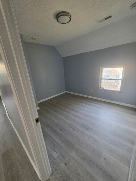 Building Photo - 2351 E 86th St