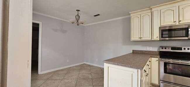 Building Photo - 1117 Appian Way