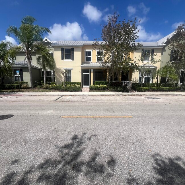 Building Photo - 10619 SW Cam Run