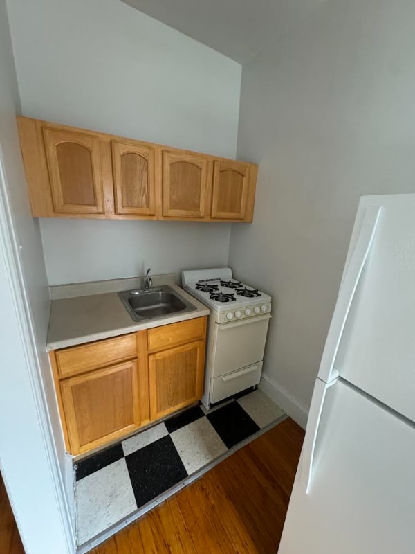 Building Photo - 212 S 41st St