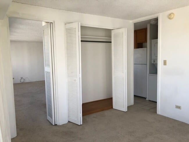 Building Photo - One bedroom corner unit at Regency Tower 1502