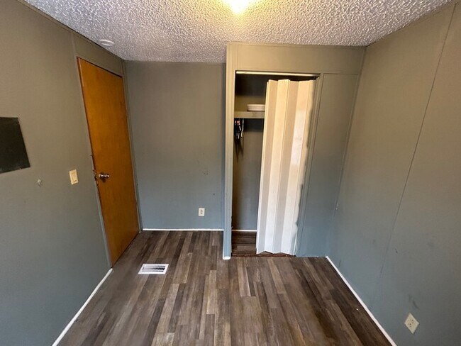 Building Photo - 201 Williams Cir