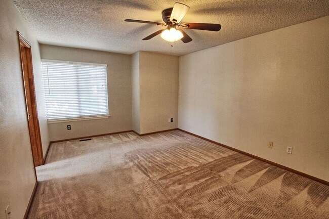 Building Photo - 4 bed 3 bath home in Clarke Farms Parker