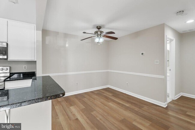 Building Photo - 3321 Sir Thomas Dr