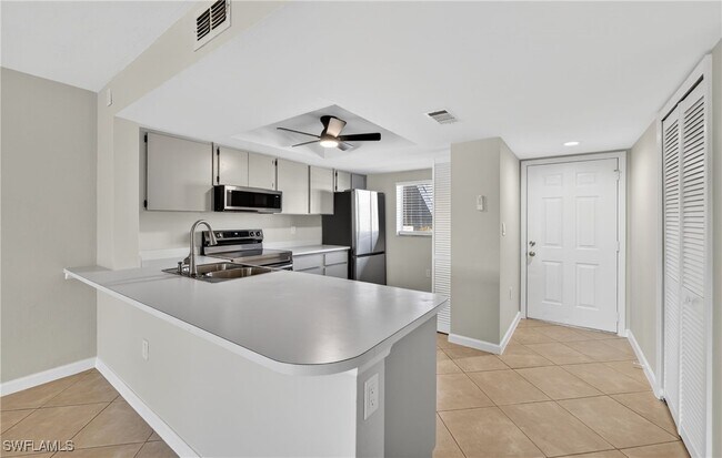 Building Photo - 144 Cypress Way E