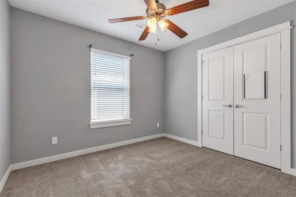 Building Photo - 1736 S 39th Pl