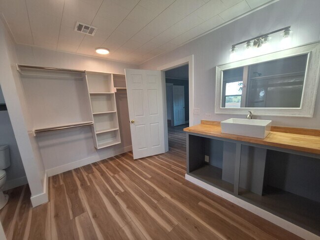 Building Photo - 3405 N Redlands Rd