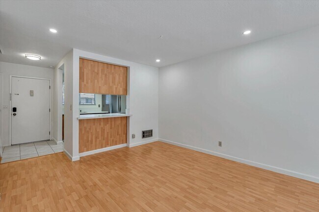 Building Photo - 122 Flynn Ave