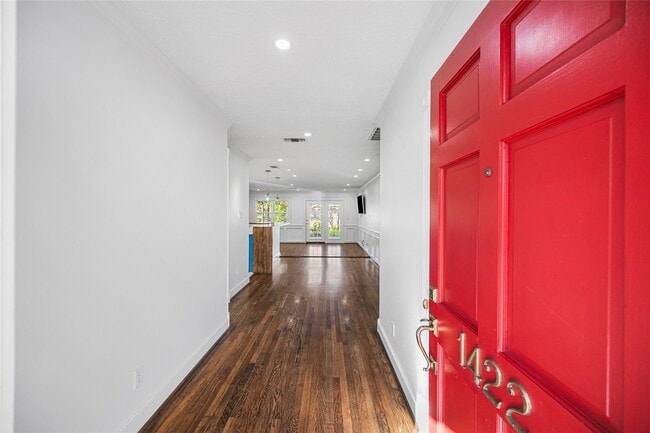 Building Photo - 1422 Gardenia Dr