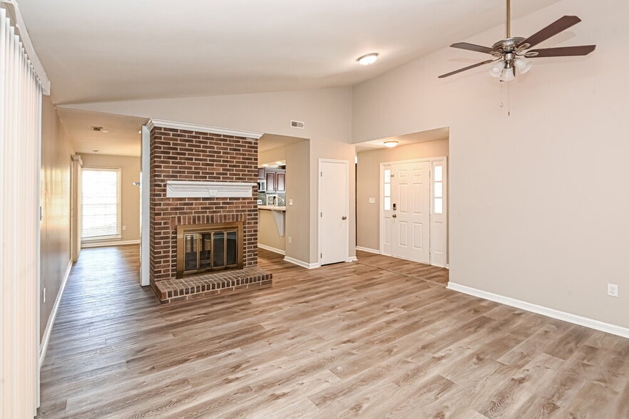 Building Photo - 7825 Elm Tree Ln
