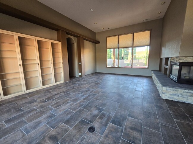 Building Photo - Private Luxury Home / Sanctuary with Efore...