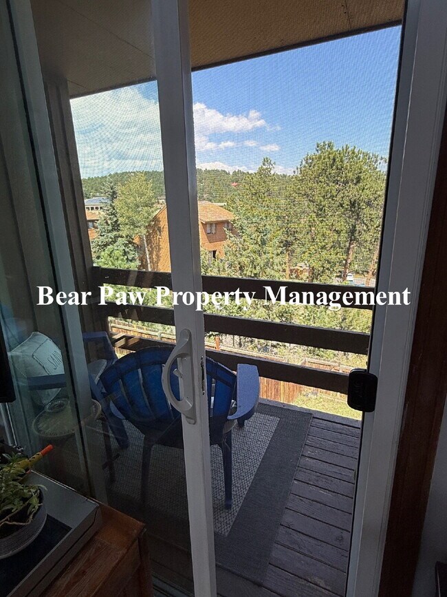 Building Photo - Cute duplex in Evergreen!!