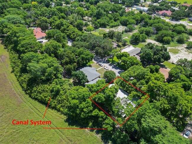 Building Photo - 21 Larkwood Ln