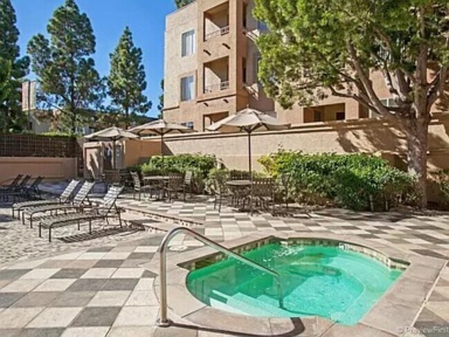 Building Photo - 3440 Lebon Dr