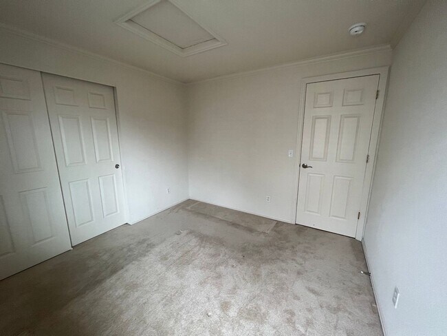 Building Photo - Literally One Block Away From Skyview Middle School