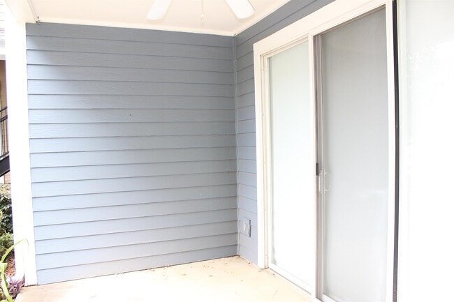 Building Photo - 2801 Chancellorsville Dr