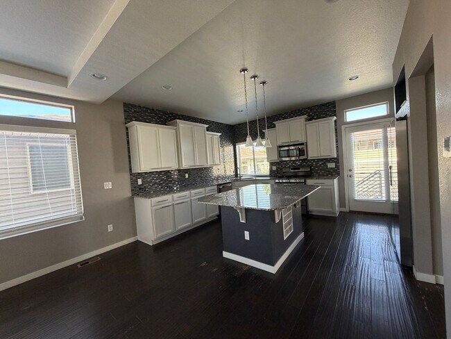 Building Photo - Beautiful Home in the Heart Of Castle Rock