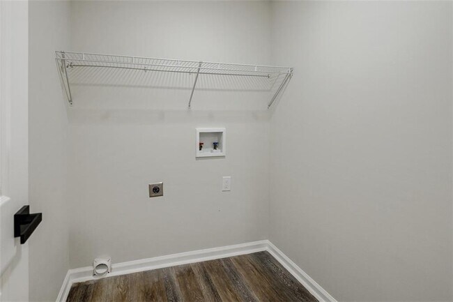 Building Photo - 1040 Hubbard St SW