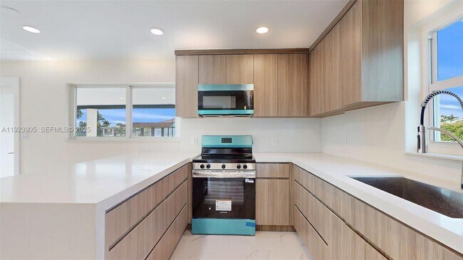 Building Photo - 3801 SW 132nd Ave