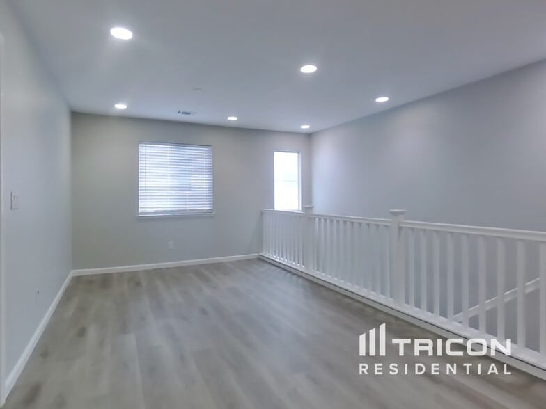 Building Photo - 1209 Halsey St