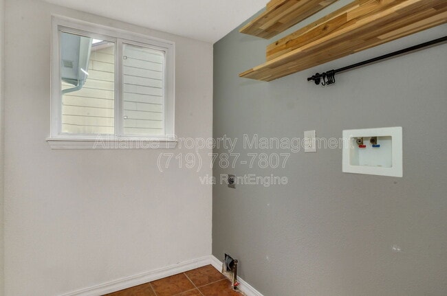 Building Photo - 6160 Bestview Way