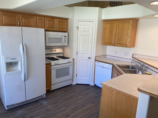 Building Photo - 1048 N 2100 W