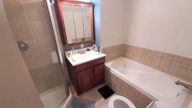 Building Photo - 205 Linn St