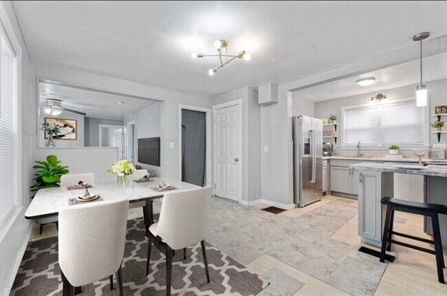 Primary Photo - 320 Cedar St