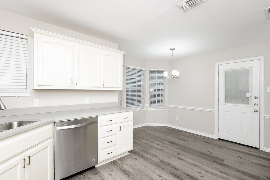 Building Photo - 1105 Brookhaven Dr