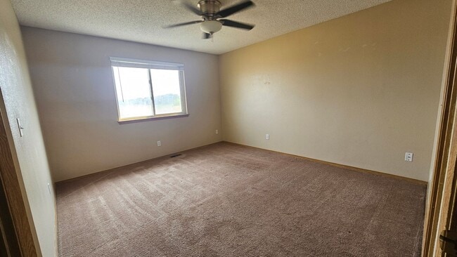 Building Photo - Single family home in Cul-De-Sac