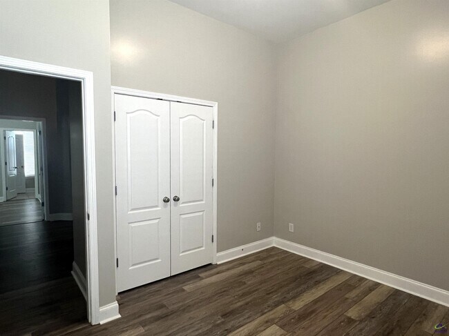 Building Photo - 760 Ivy Brook Way