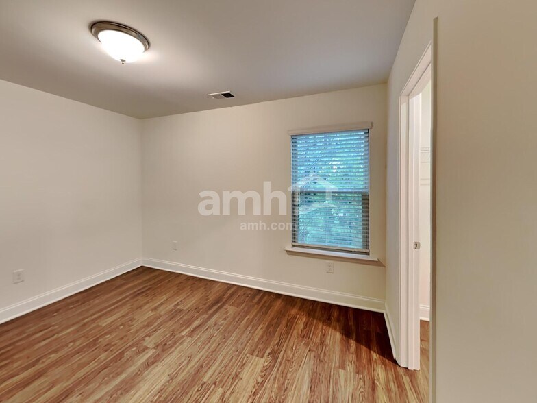 Building Photo - 234 McBee Pl
