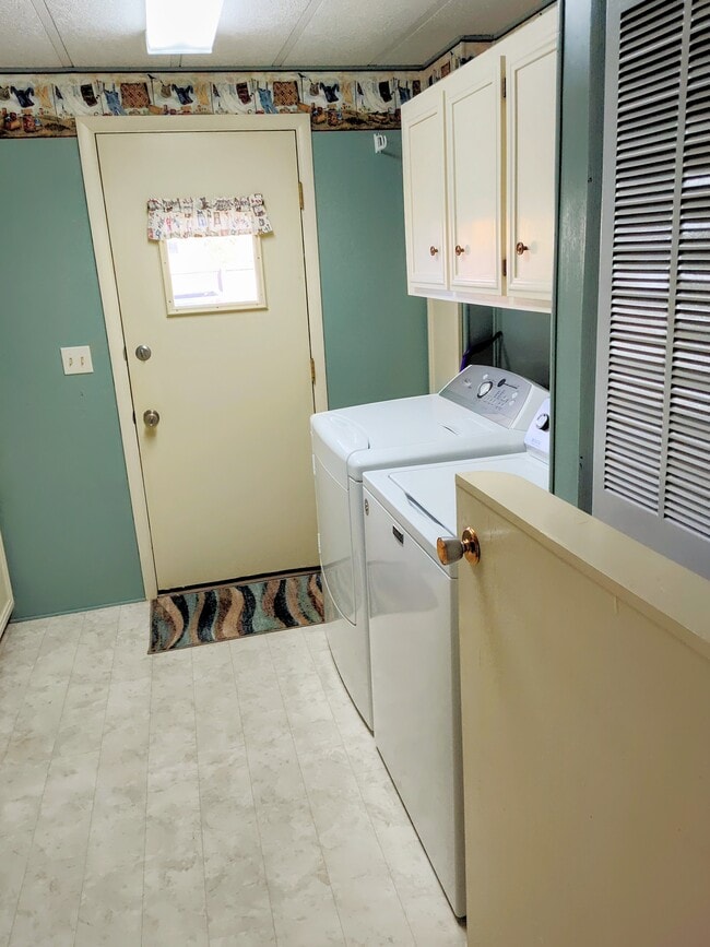 Building Photo - 1715 17th Ave S