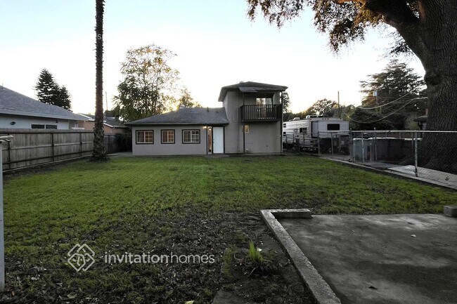 Building Photo - 425 Jasmine Ave