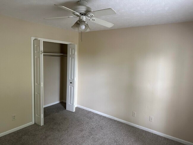 Building Photo - 415 Ridgewood Ln