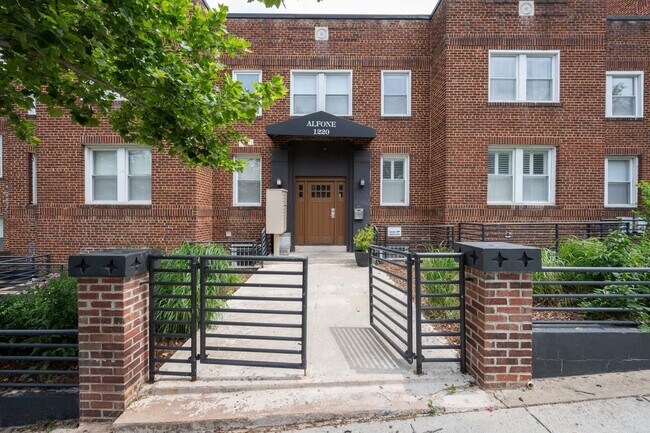 Building Photo - Trendy One Bedroom in Trinidad!